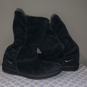 black Nike boots